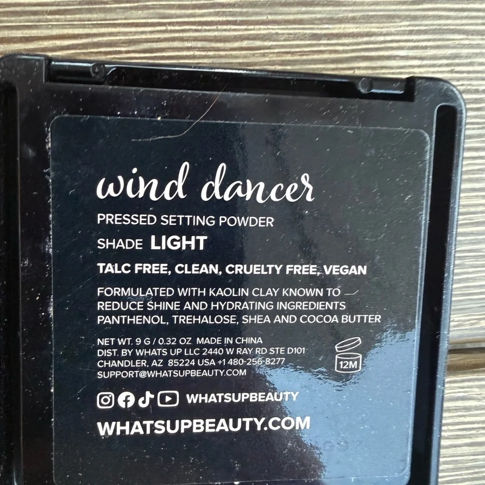 Wind Dancer Pressed Setting Powder - Light